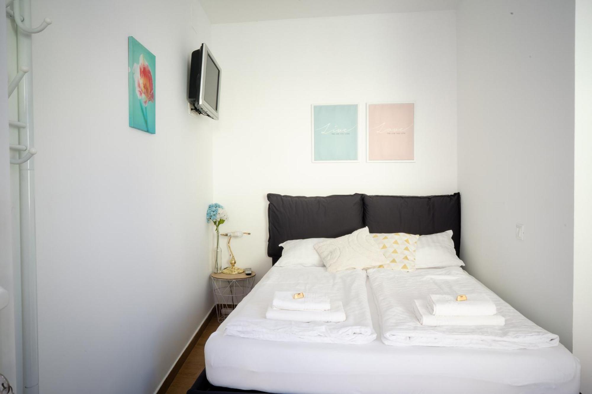 Anita'S Studio Apartments Ljubljana Bagian luar foto