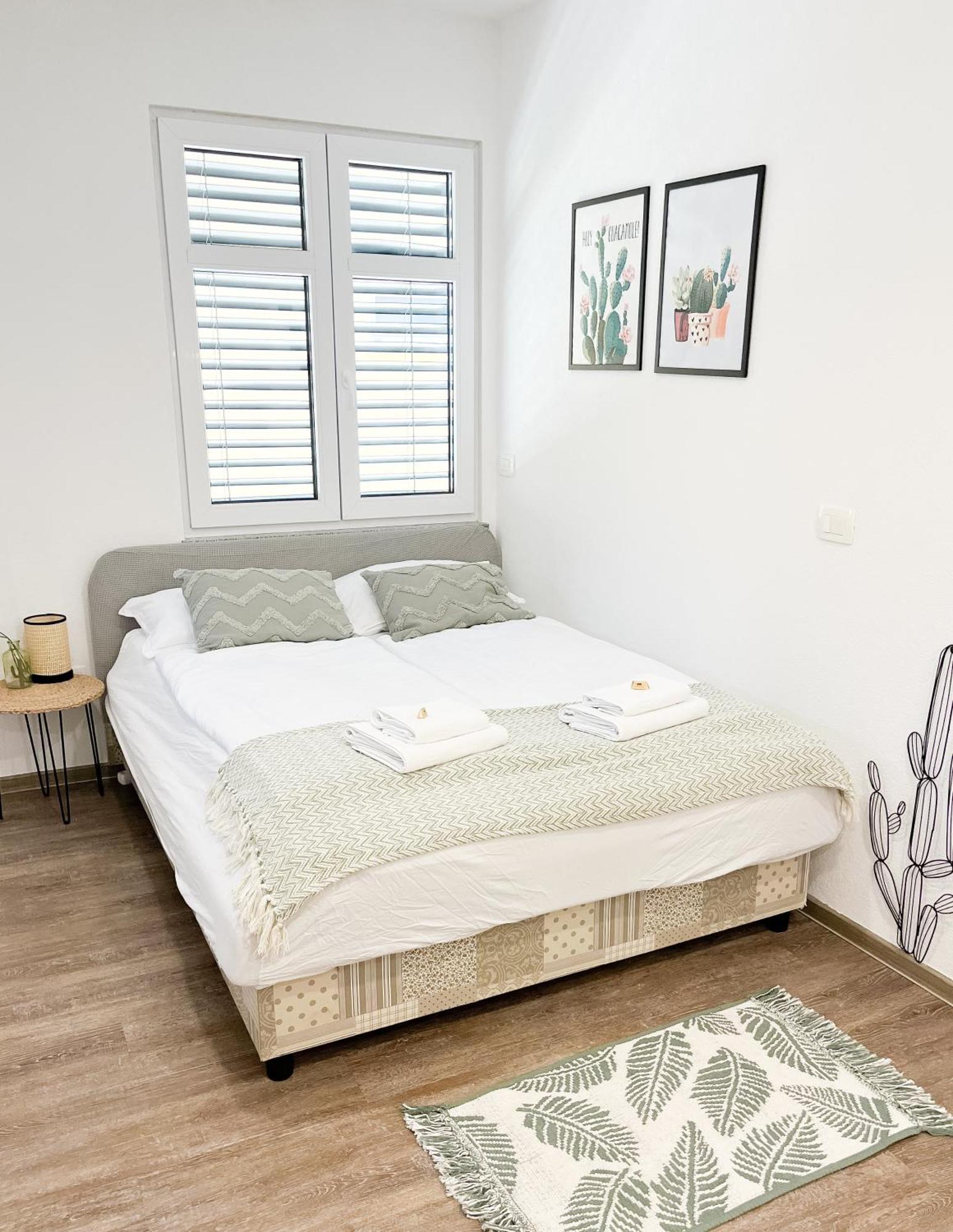 Anita'S Studio Apartments Ljubljana Bagian luar foto