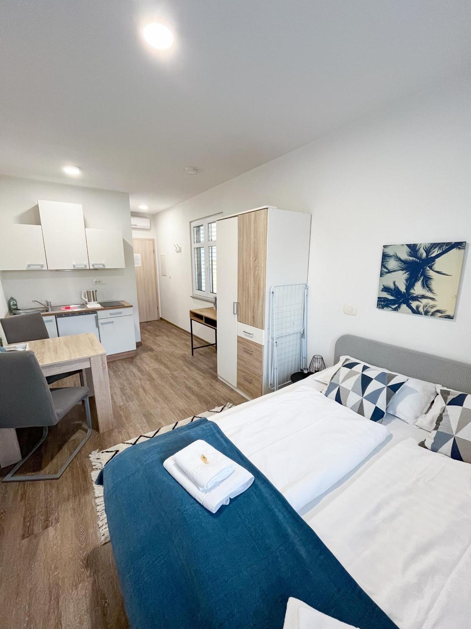 Anita'S Studio Apartments Ljubljana Bagian luar foto