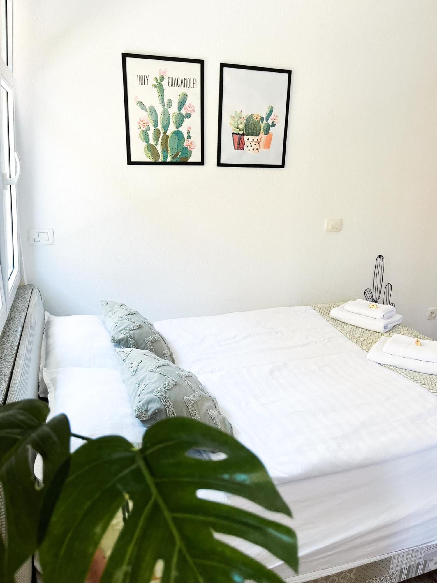 Anita'S Studio Apartments Ljubljana Bagian luar foto