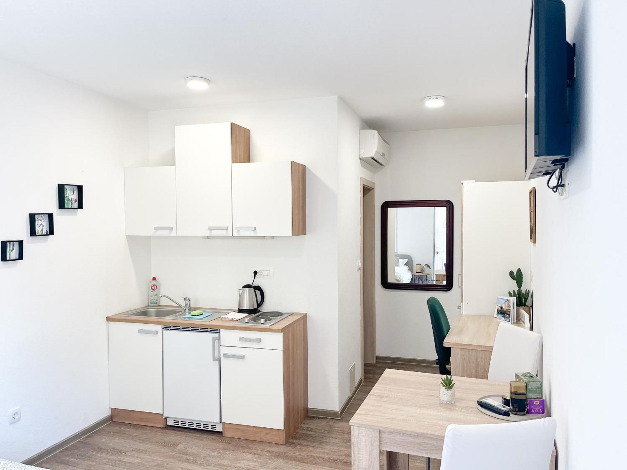 Anita'S Studio Apartments Ljubljana Bagian luar foto