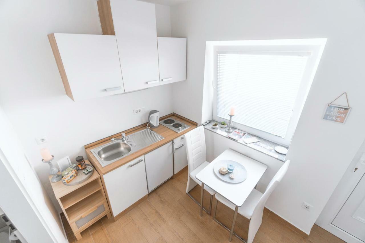 Anita'S Studio Apartments Ljubljana Bagian luar foto